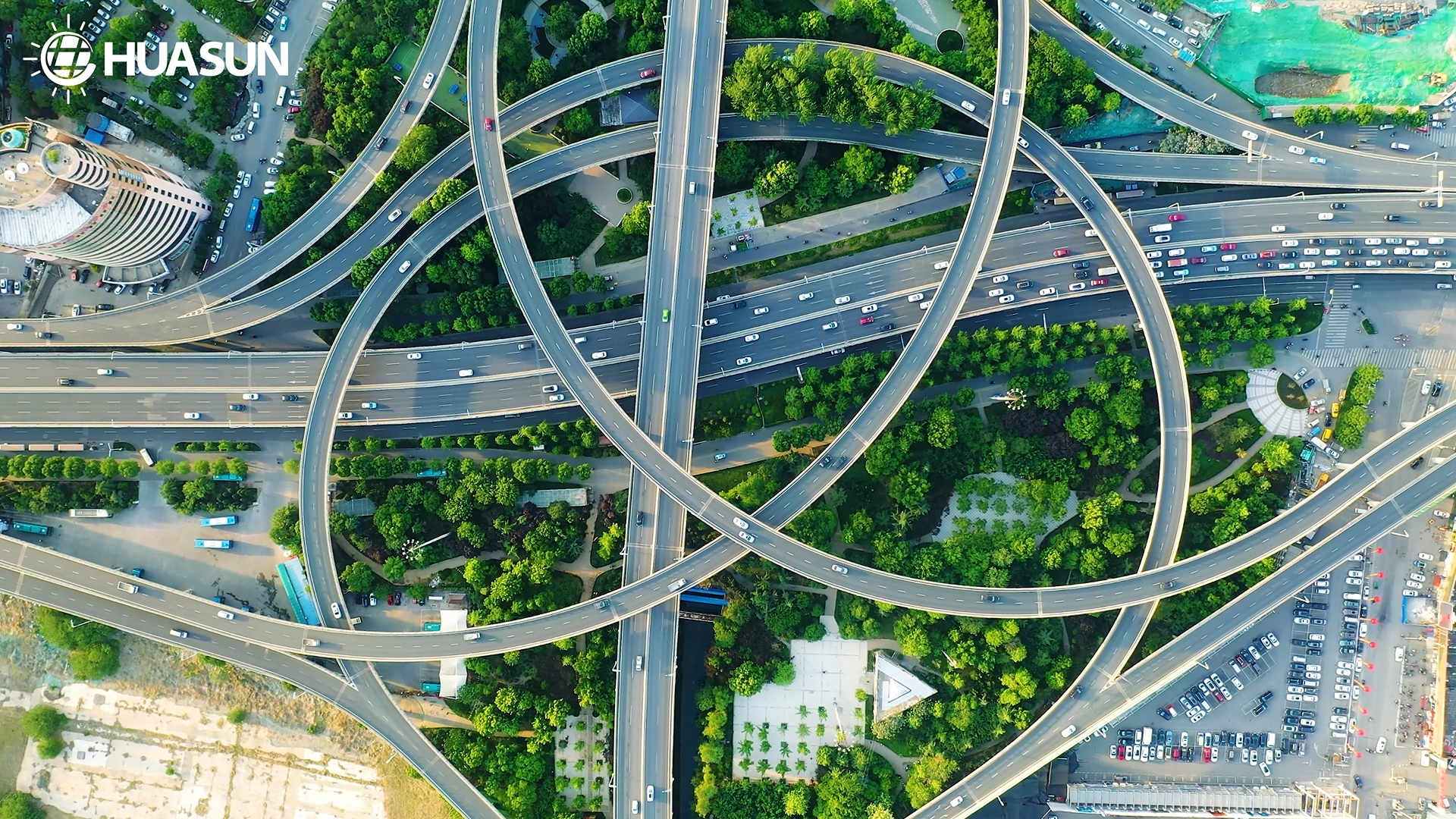 Enabling PV + Transport Synergy: Huasun’s Vertical HJT Solar Innovation Boosts Space-Efficient and Low-Carbon Mobility