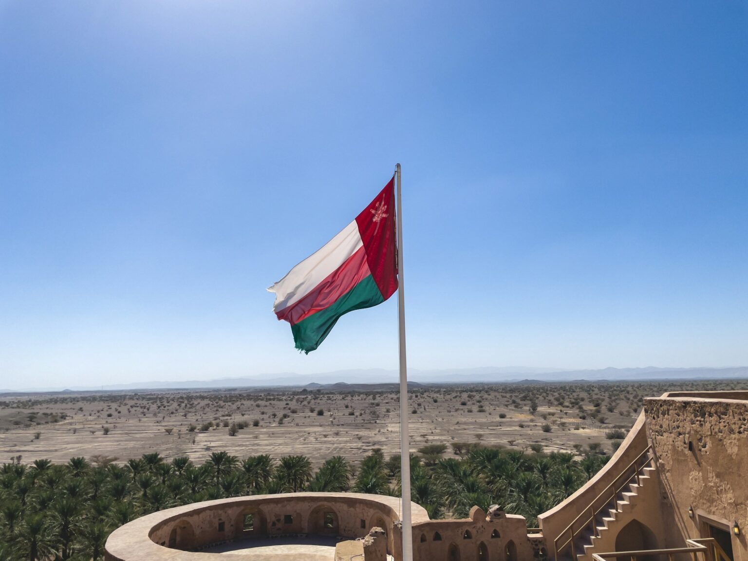 Oman seeks consultants for 500 MW solar project